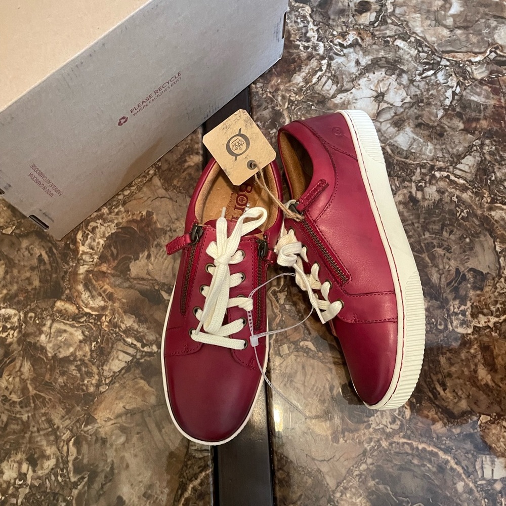 Born sneaker women